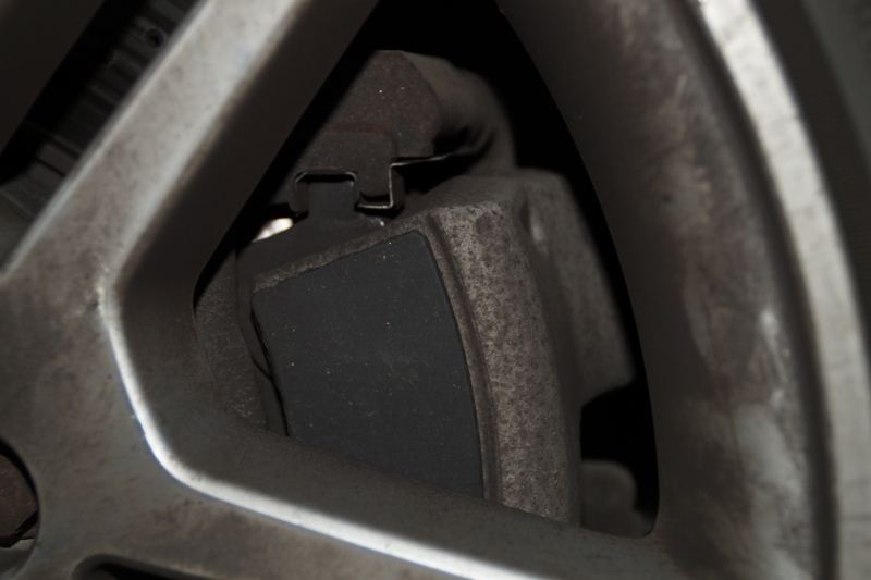 Проверка тормозных колодок Мерседес